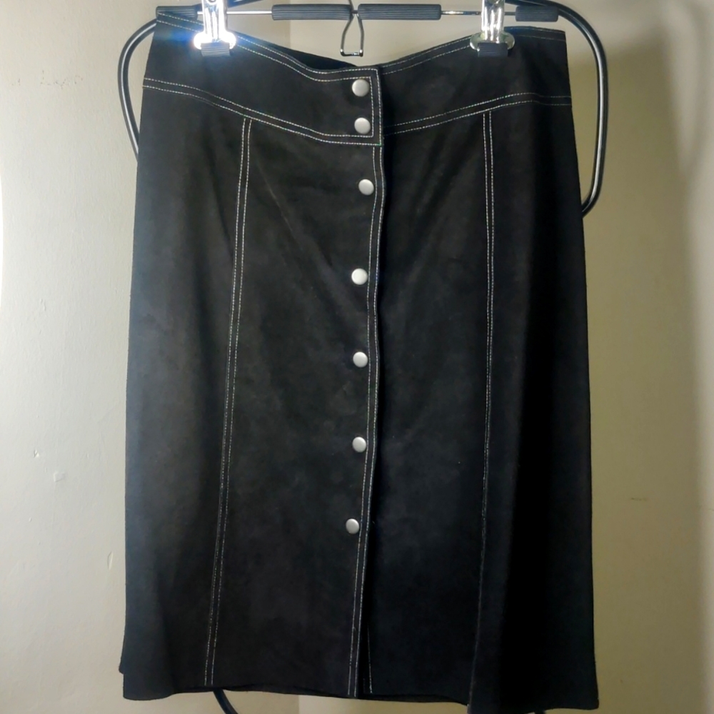 Excellent condition pre-owned leather black button down theory skirt